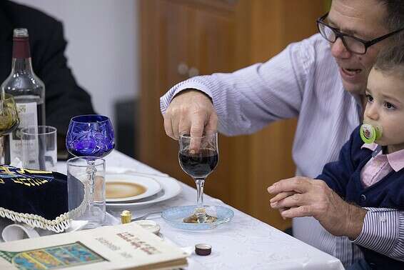 פסח אצל משפחת רם בחיפה (ארכיון) // צילום: מישל דוט קום